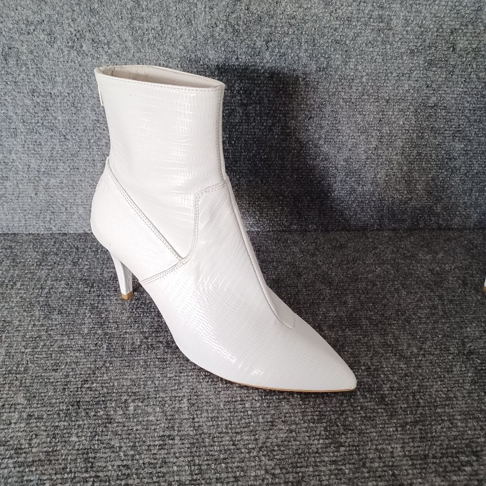 Free People Willa White Croc Embossed Heel Boot Shoe Size 39 Zip Point Toe